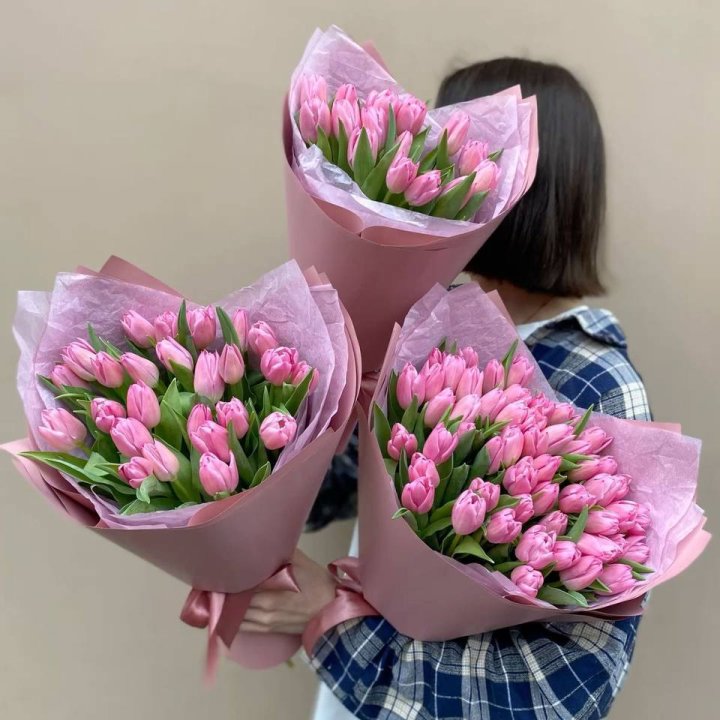Букет розовых тюльпанов в Сургуте
