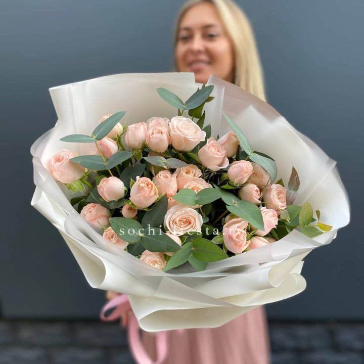 Букет кустовых роз "Фреш" в Сургуте