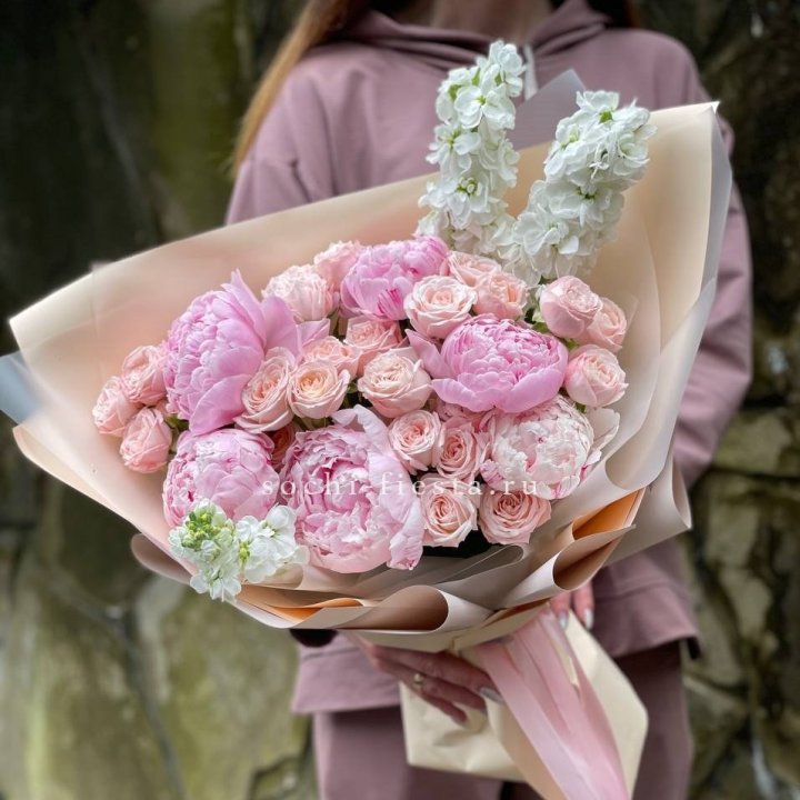 Букет с пионами №1 в Сургуте