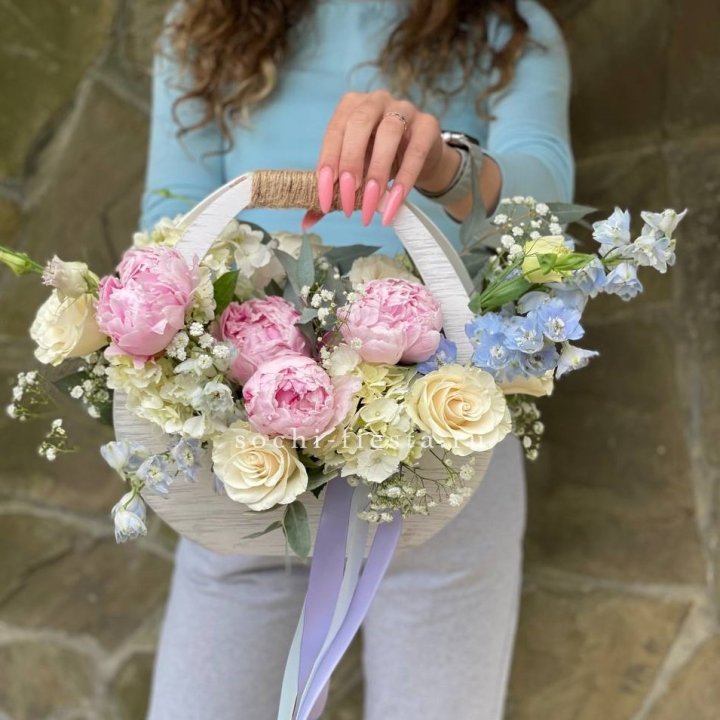 Ящик с пионами в Сургуте