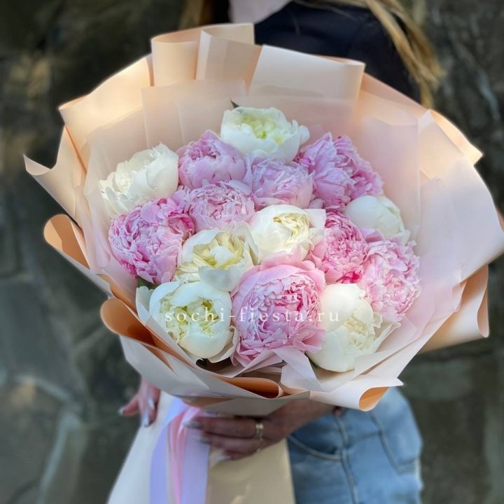 Букет 15 зефирных пионов в Сургуте