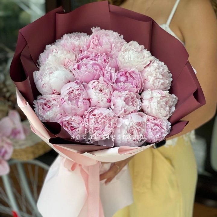 Букет 17 зефирных пионов в Сургуте