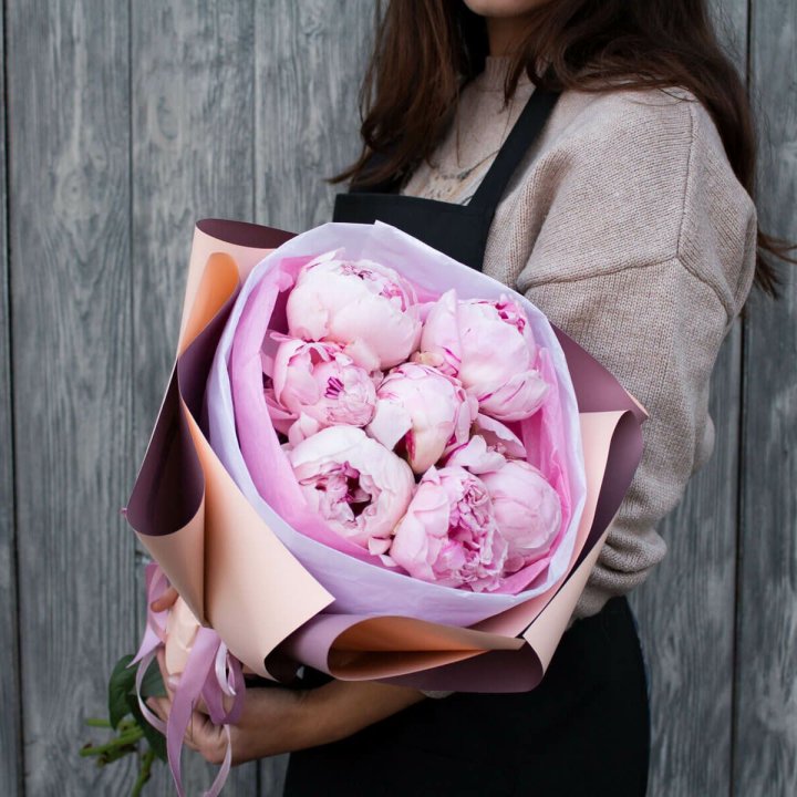 7 зефирных пионов в оформлении в Сургуте