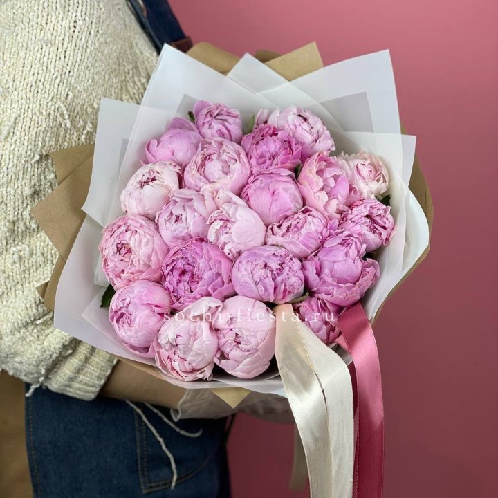 Букет из 21 пионов в Сургуте