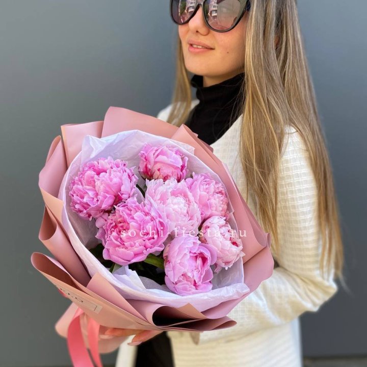 7 пионов в оформлении в Сургуте