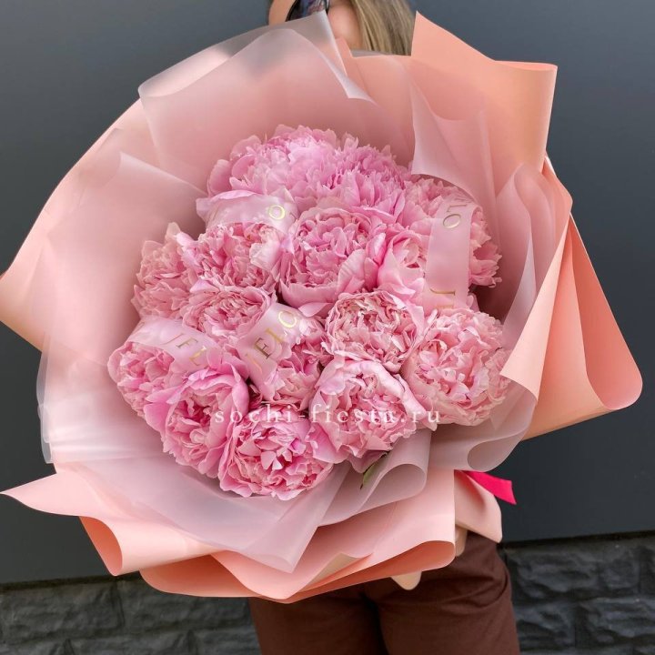 15 пионов "Монинг" в Сургуте