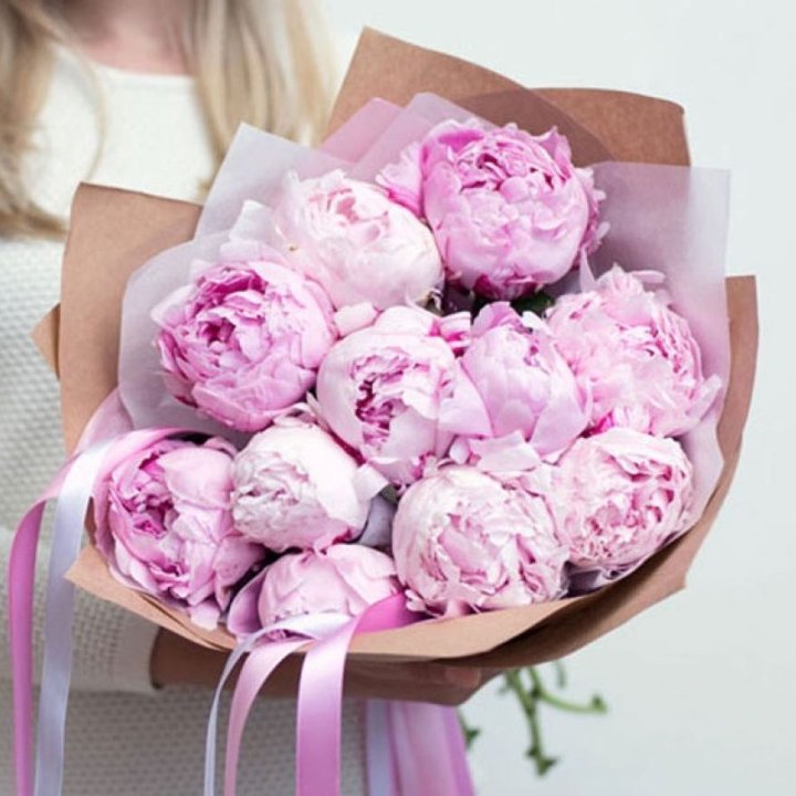 11 нежных пионов в Сургуте