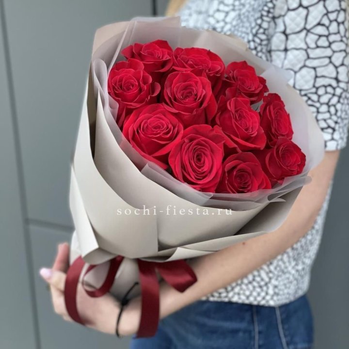 Букет красных роз "Рози" в Сургуте