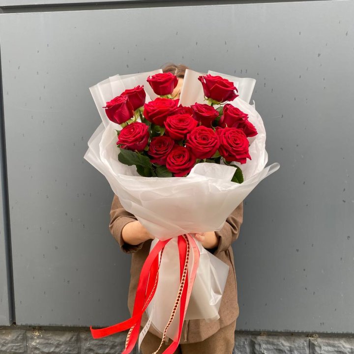 15 высоких роз  в Сургуте