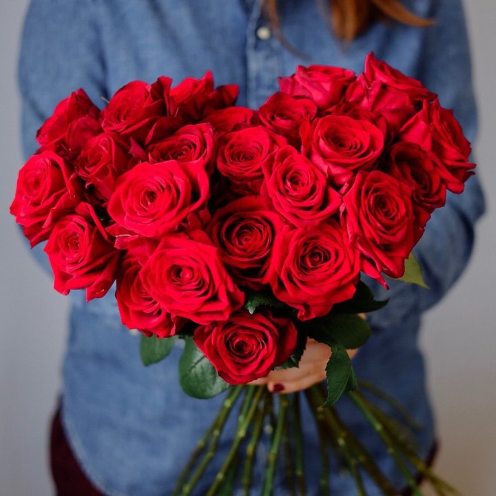 25 красных роз в Сургуте