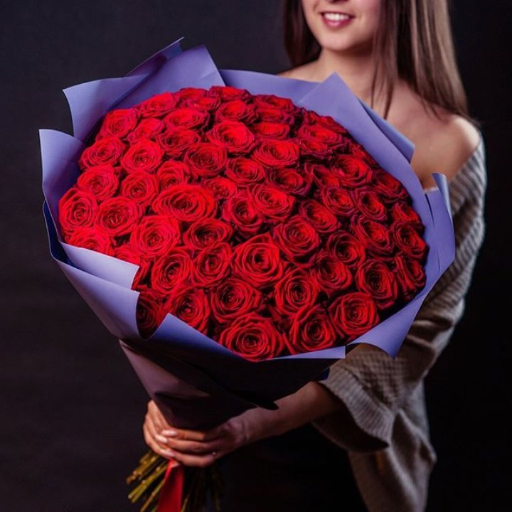 71 красная роза в Сургуте