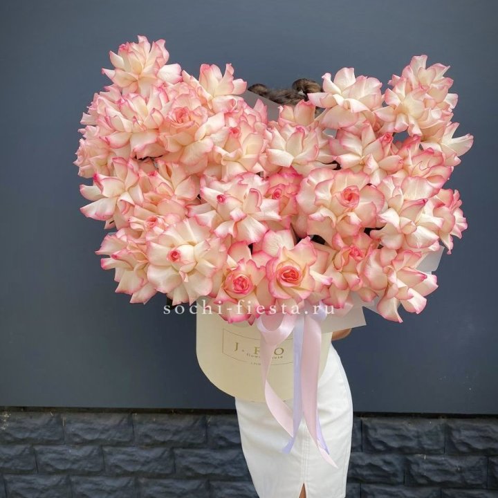 31 французская роза Джумилия в боксе в Сургуте