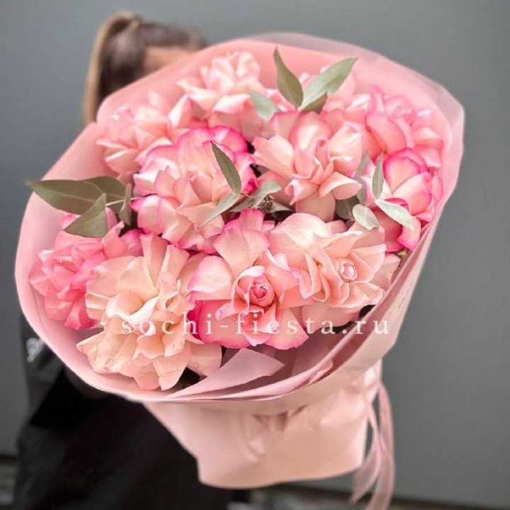 Нежно- розовые французские розы Венди в Сургуте