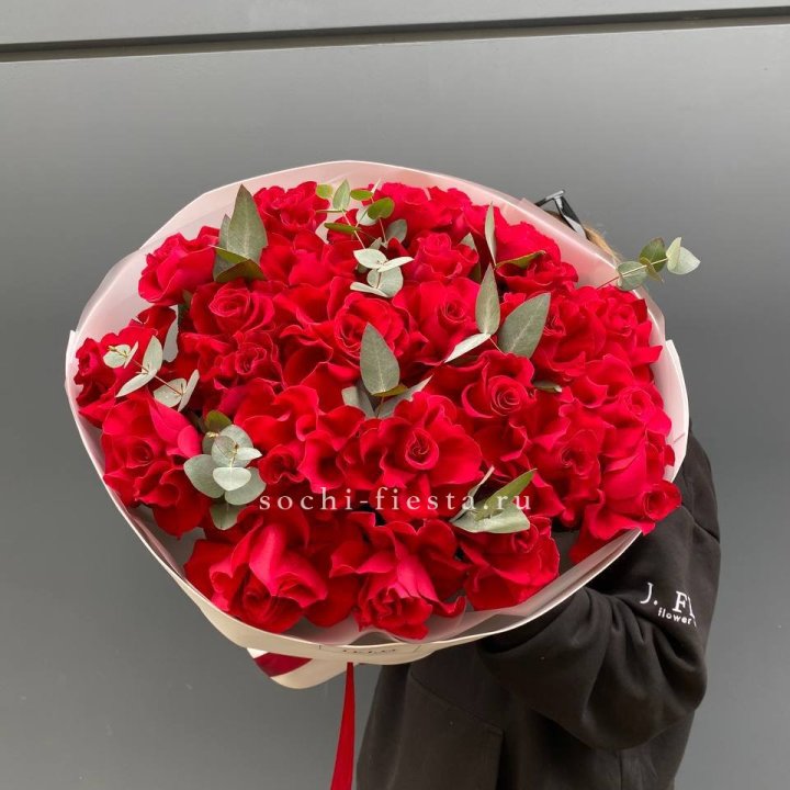 23 Красных французских роз в Сургуте