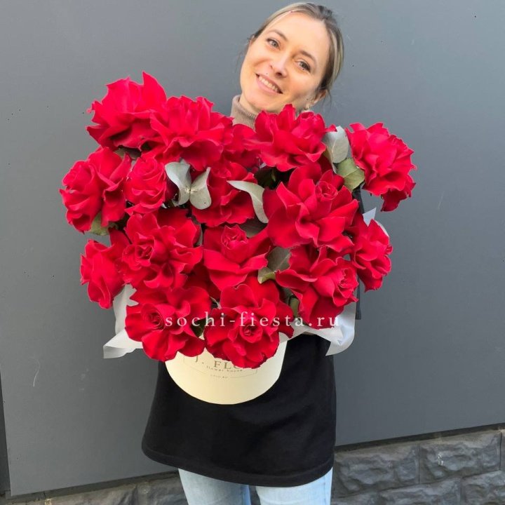 17 Французских роз в боксе в Сургуте