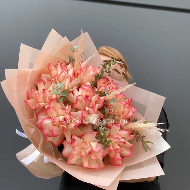 9 Французских роз Джумилия  в Сургуте