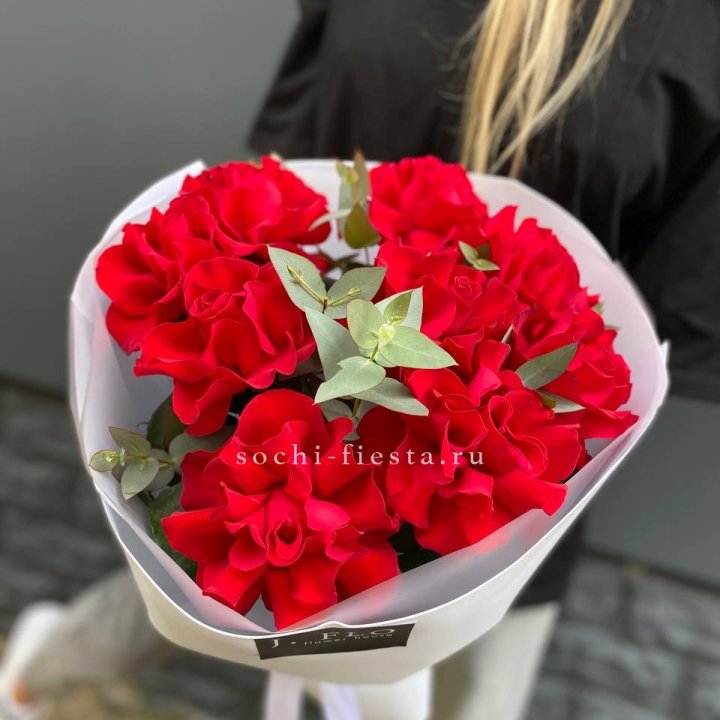 9 Красных французских роз в Сургуте
