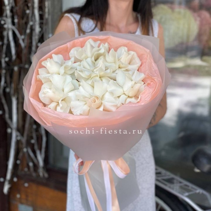 7 Белых французских роз в Сургуте