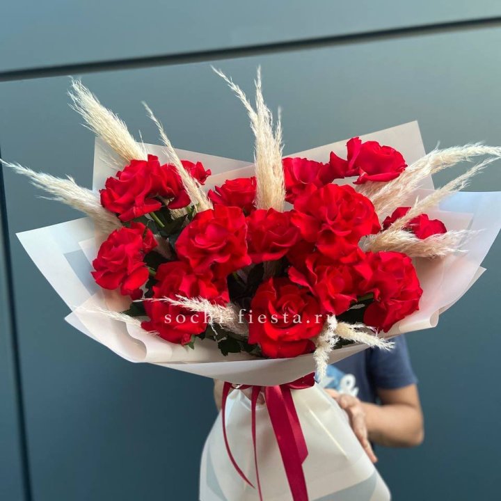 15 Красных французских розы в Сургуте
