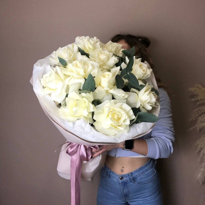 11 Белых французских роз "Вайт найс" в Сургуте