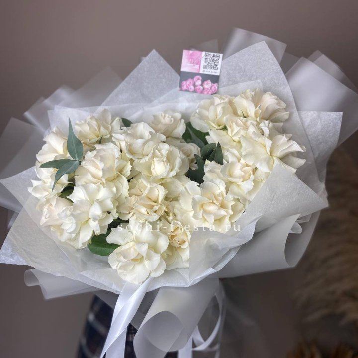 21 французских роз с эвкалиптом в Сургуте