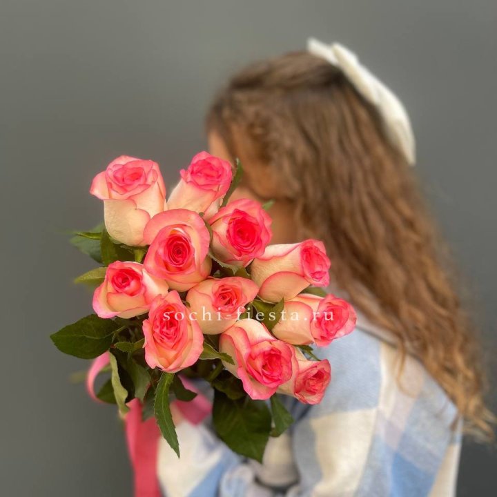 11 роз "Джумилия" в Сургуте