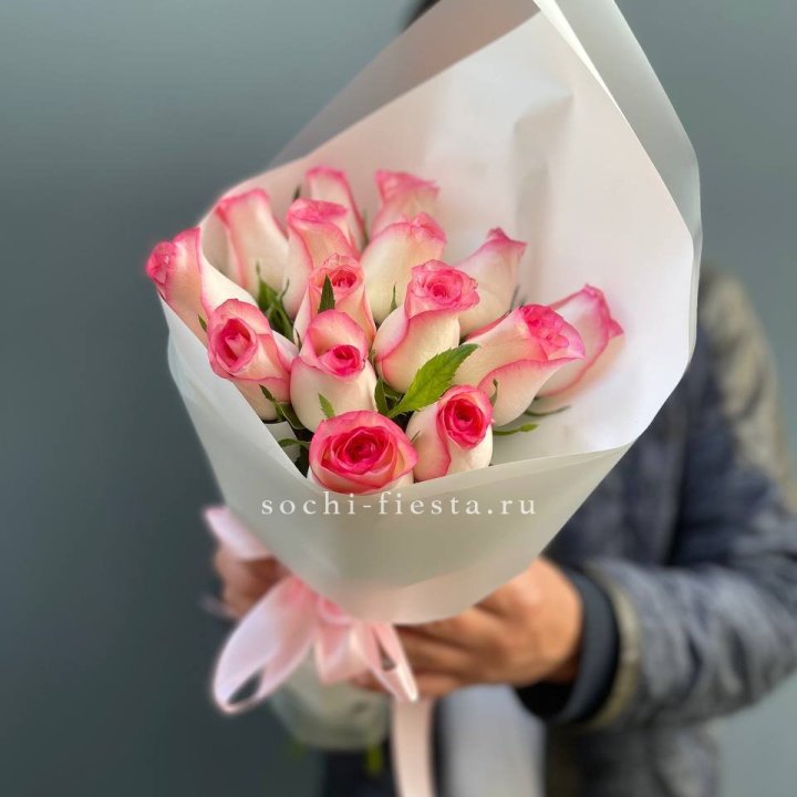 15 роз "Джумилия" в Сургуте