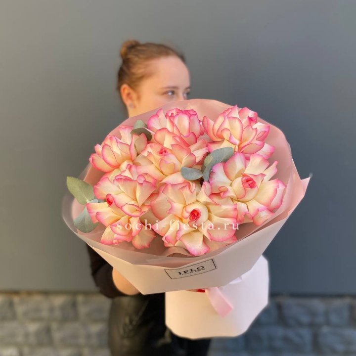 7 французских роз Джумилия в Сургуте