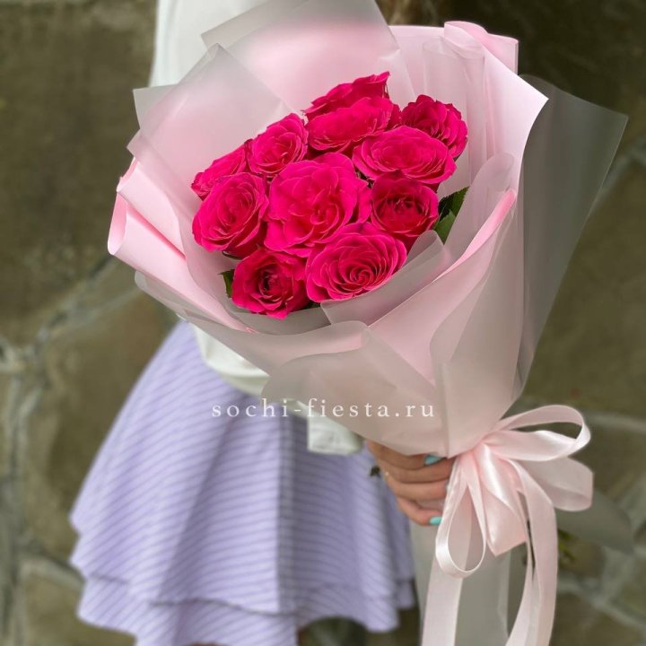 Букет алых роз в Сургуте