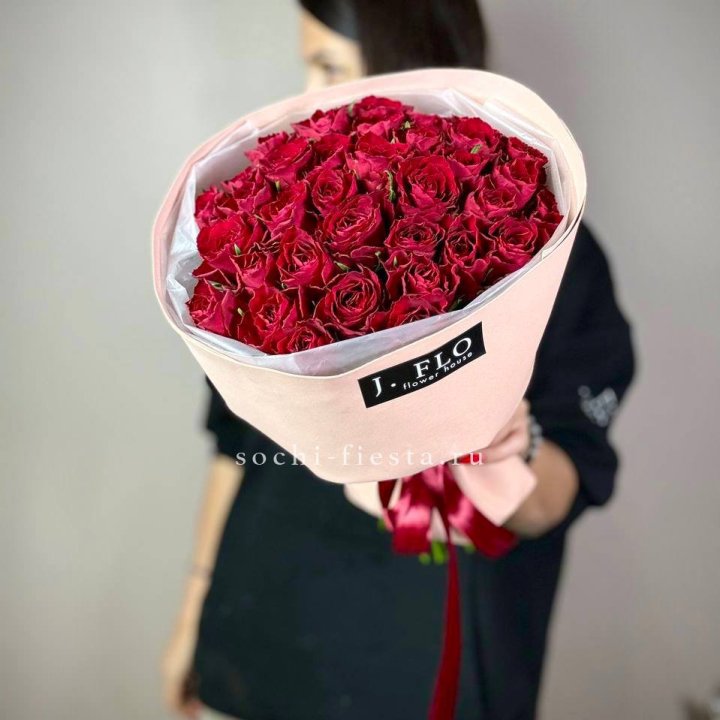 35 кенийских роз в Сургуте