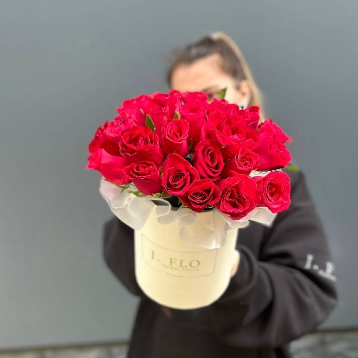 27 кенийских роз в боксе в Сургуте