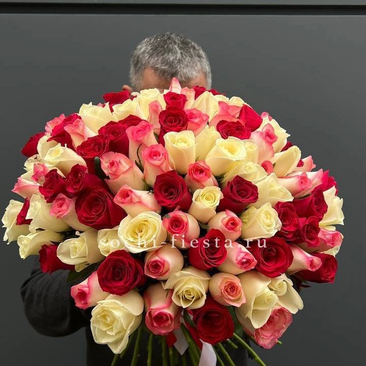 101 разноцветная роза "Джули" в Сургуте