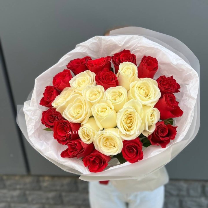 27 роз микс в Сургуте