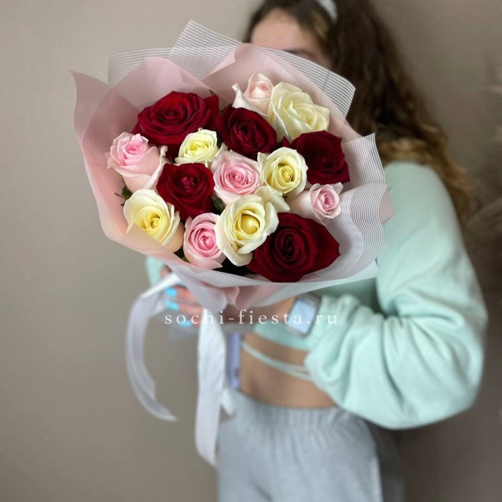 15 роз "Карусель" в Сургуте