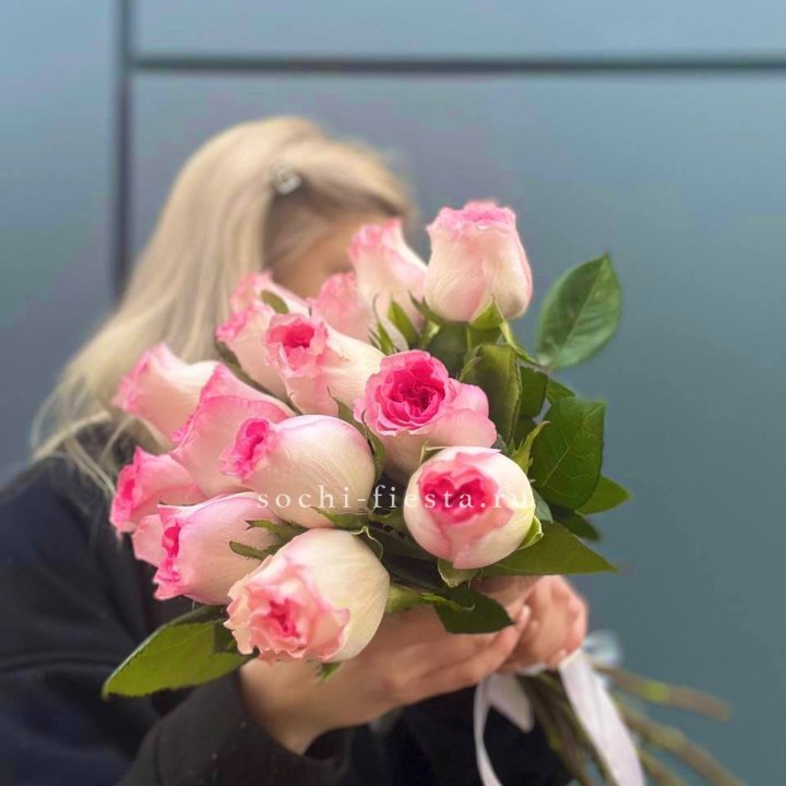 15 роз Мандала в Сургуте