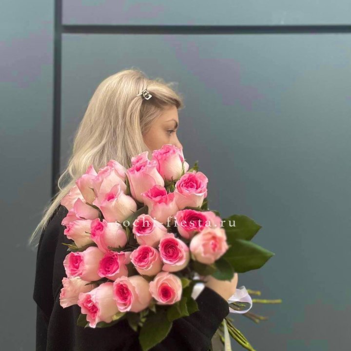  25 розовых роз в Сургуте