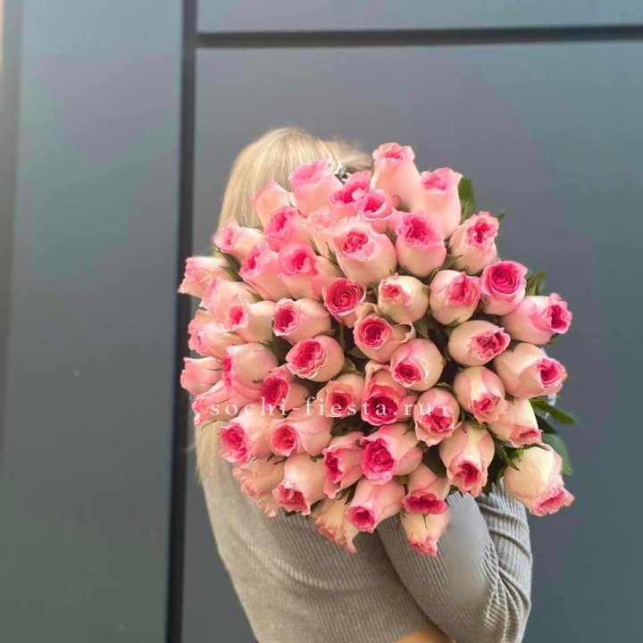 51 розовая роза в Сургуте
