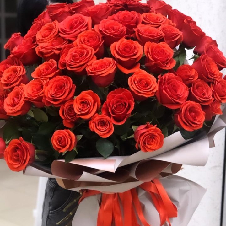 Букет высоких эквадорских роз  в Сургуте