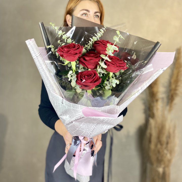 5 красных роз в Сургуте