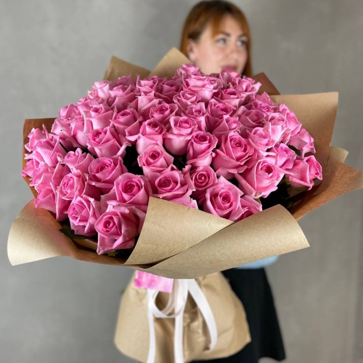 101 розовая роза в Сургуте