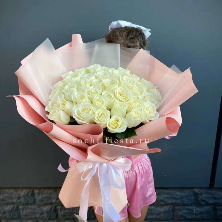 35 белых роз в Сургуте
