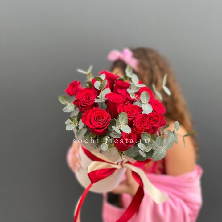 15 Красных роз в боксе №2 в Сургуте