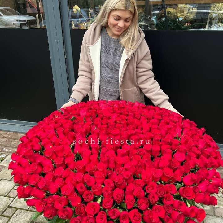 501 красная роза в корзине в Сургуте