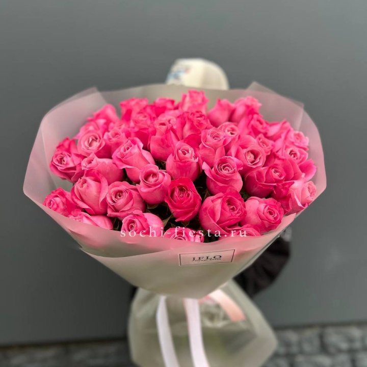 Роза малиновая в Сургуте