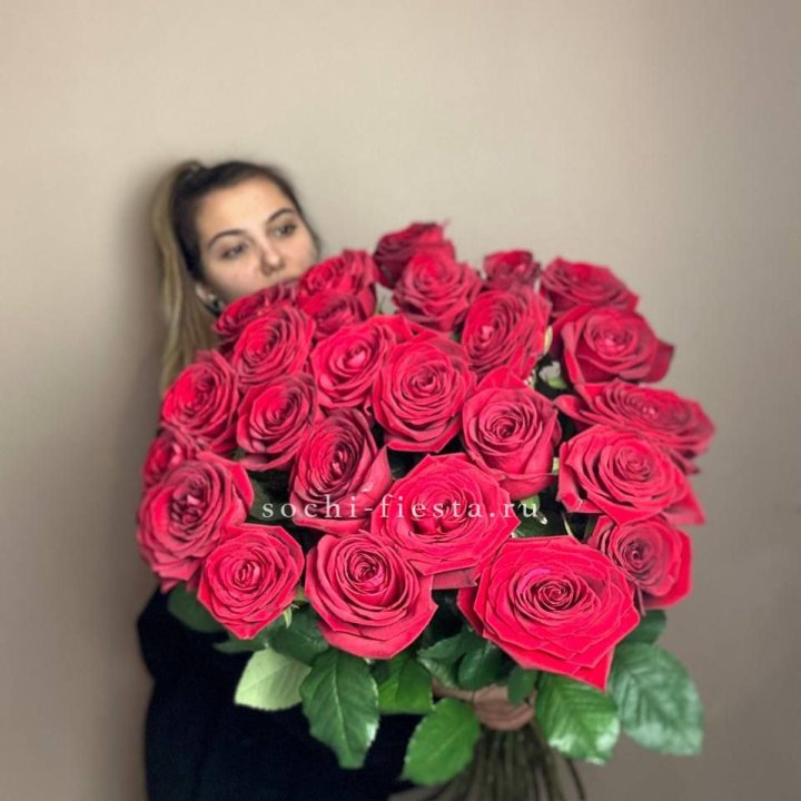 25 высоких роз в Сургуте