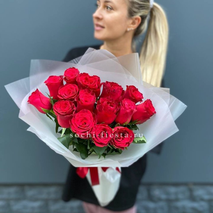 Букет из 15 красных роз  в Сургуте