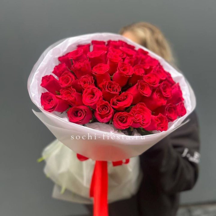 55 красных роз "Амелия" в Сургуте