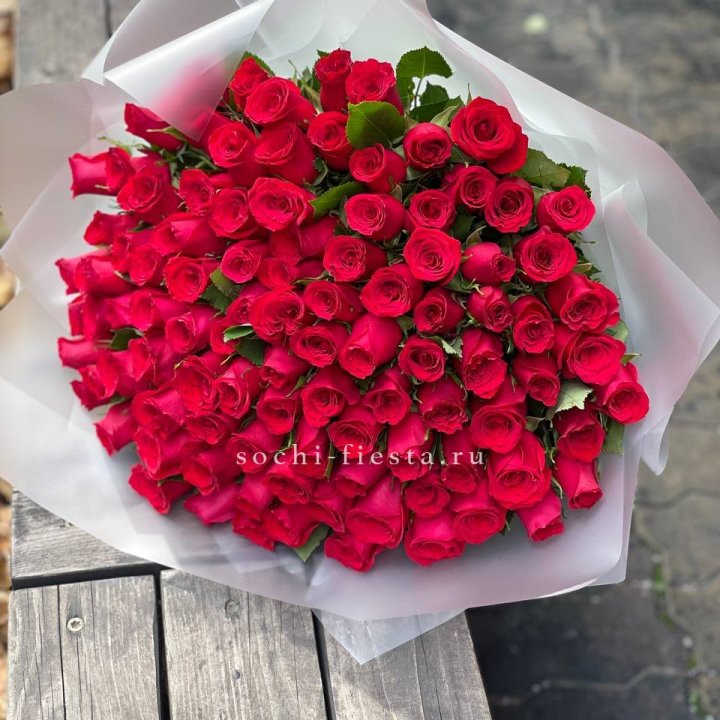 101 красная роза Лолита в Сургуте