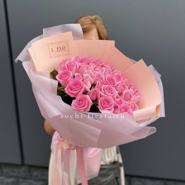 33 Розовые розы в Сургуте
