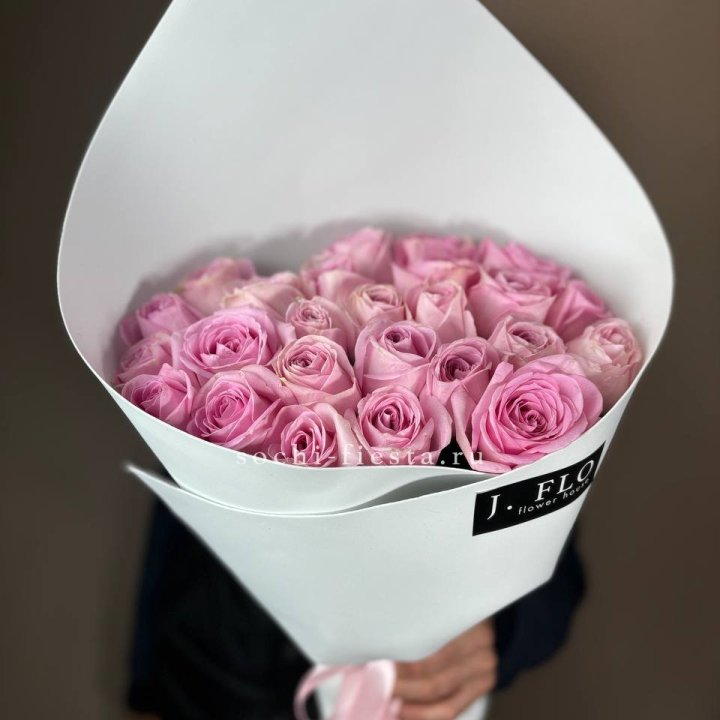 25 розовых роз в Сургуте